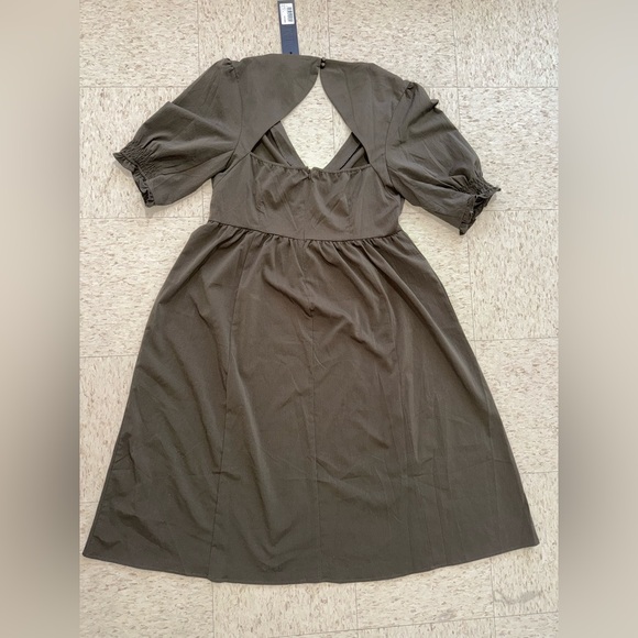 Disturbia Green V-Neck Puff Sleeve Midi Dress - Picture 5 of 10